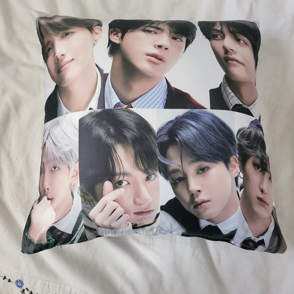 BTS decorative pillow - Picture 2 of 3
